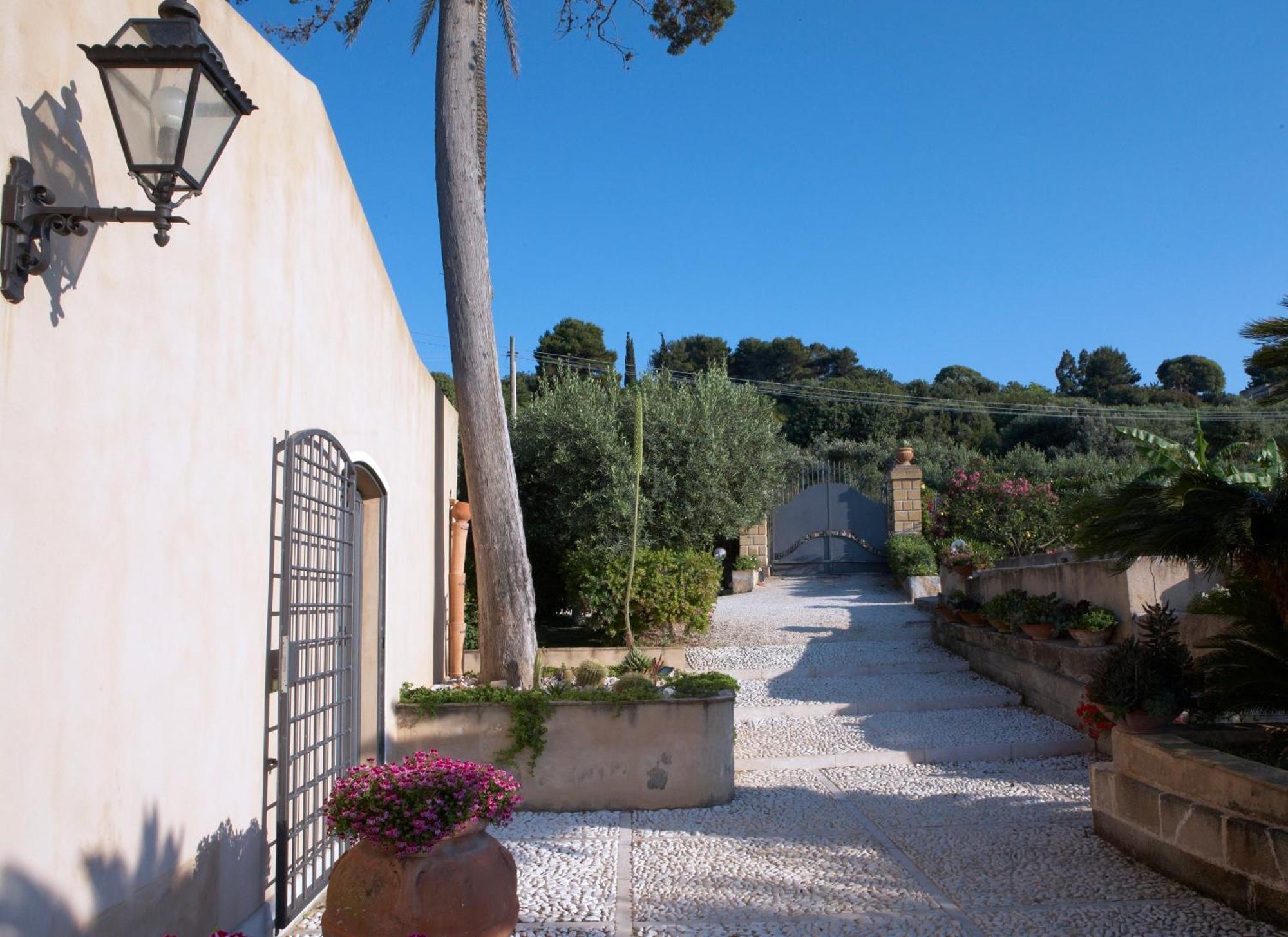 Bed and Breakfast Baglio Sant'Andrea Вальдериче Экстерьер фото